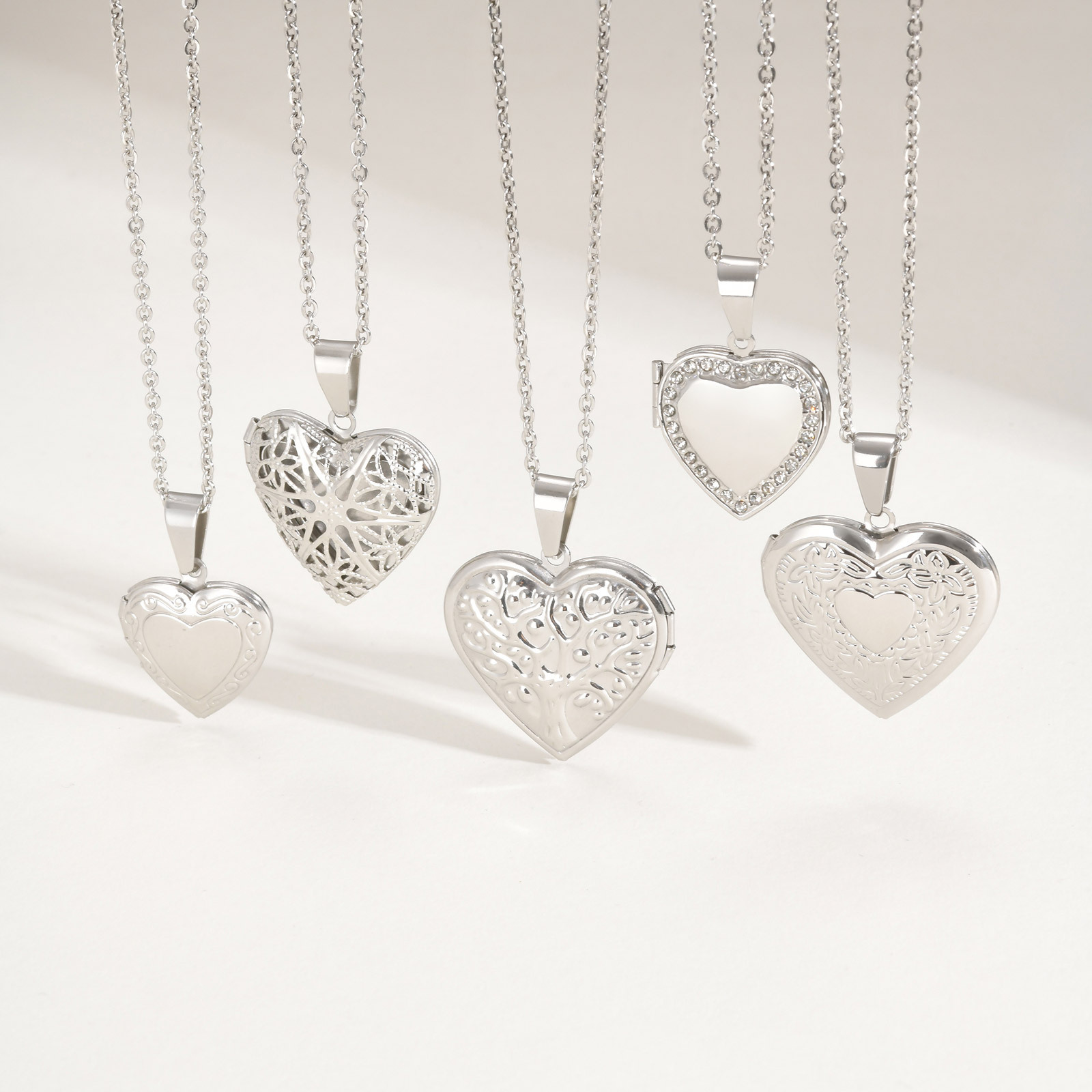 Heart Locket Necklace Photo - Vnox Never Fade قلادة مدلاة نسائية