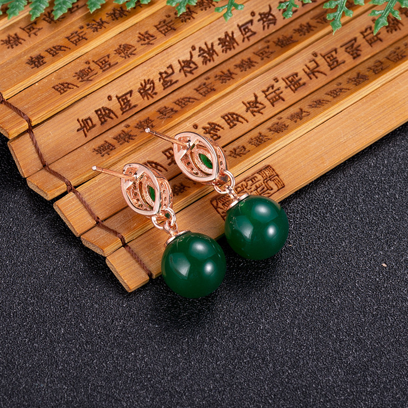 Earrings - أقراط من حبات اليشم الطبيعي ،