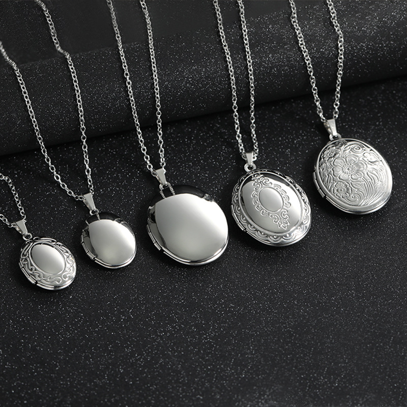 قلادة فضية اللون بتصميم عتيق ق - مراجعة Heart Locket Necklace Photo وسعره