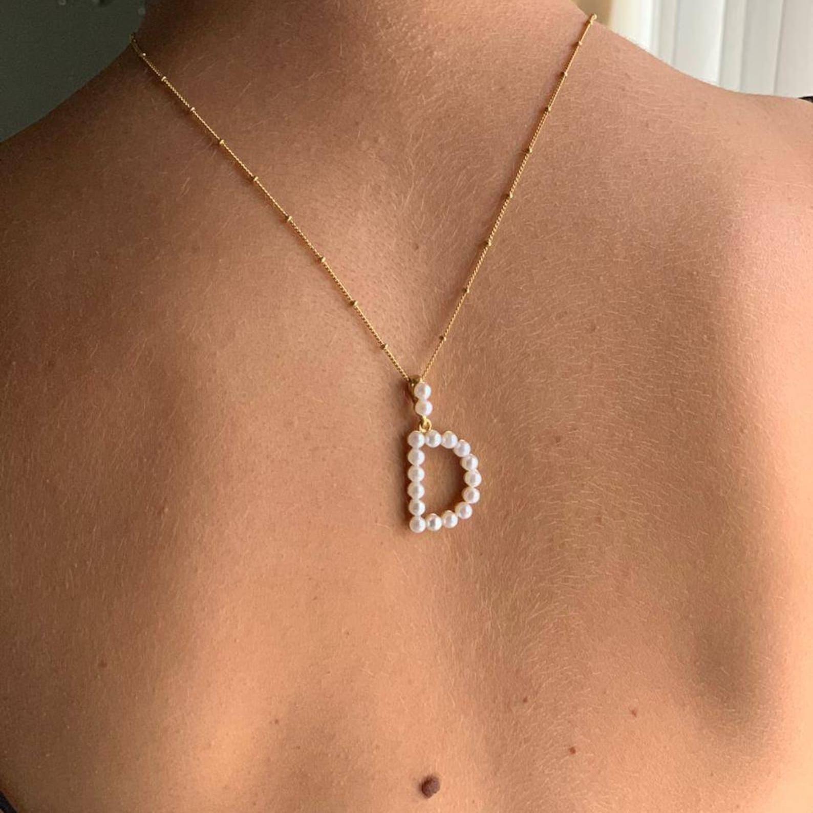قلادة طبقات أولية من اللؤلؤ ،  - مراجعة Custom Name Necklace Stainless Steel وسعره