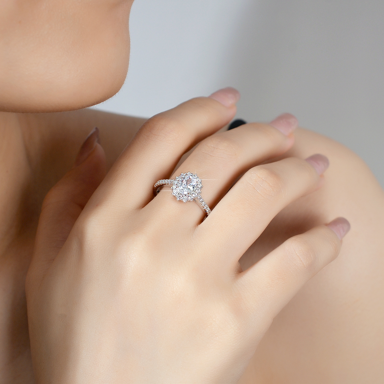 خاتم مويسانيتي فضائي للنساء، ط - مراجعة Moissanite Engagement Ring 1 Carat وسعره