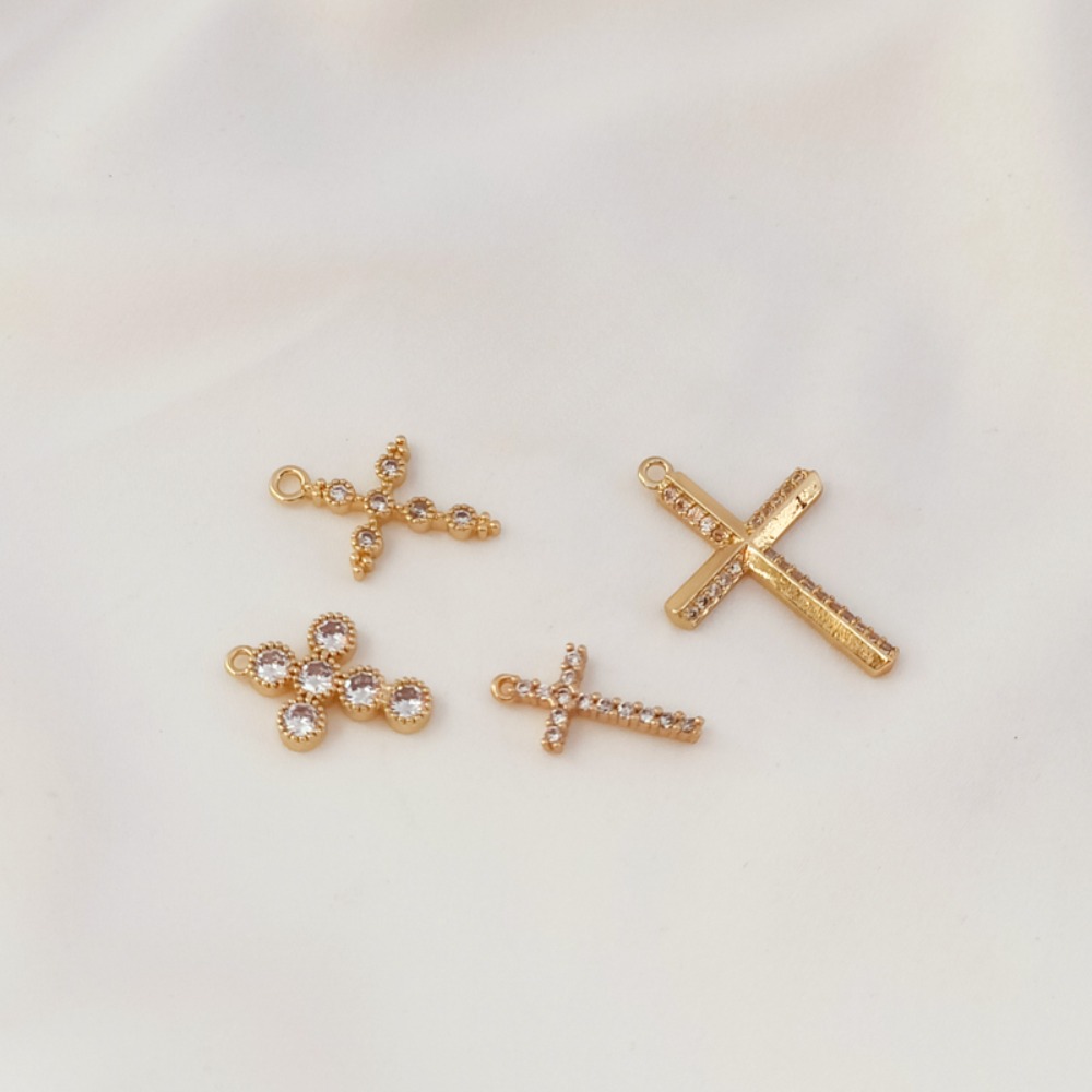 سوار متقاطع من الزركون المطلي  - مراجعة Cross Pendant Necklace Gold وسعره