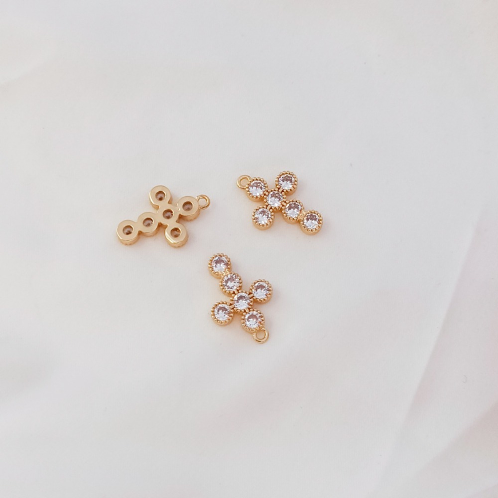 سوار متقاطع من الزركون المطلي  - مراجعة Cross Pendant Necklace Gold وسعره