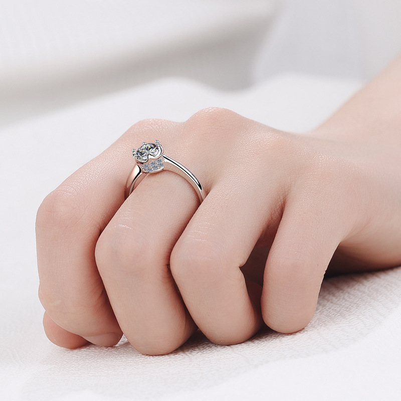 خاتم موسانيت رائع من البلاتين  - مراجعة Moissanite Engagement Ring 1 Carat وسعره